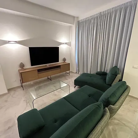 Romeoloft Apartment